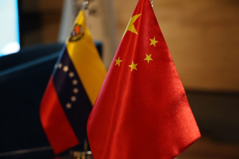 photo_5111926481964698403_y