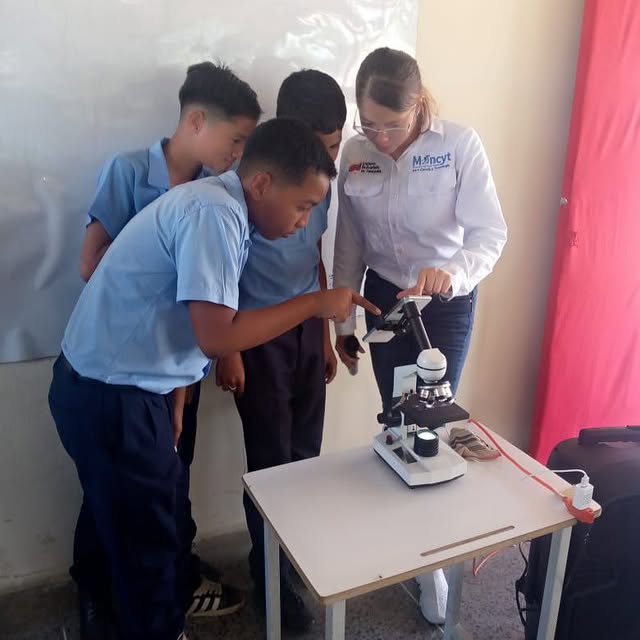 Mincyt avanza con formación científica en Bolívar