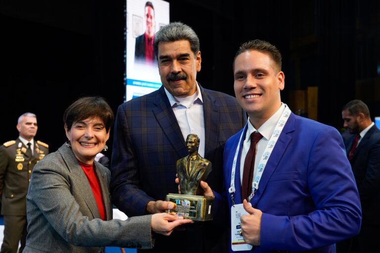 Trabajo de investigación venezolano revoluciona la física teórica con un nuevo método de sincronización de eventos