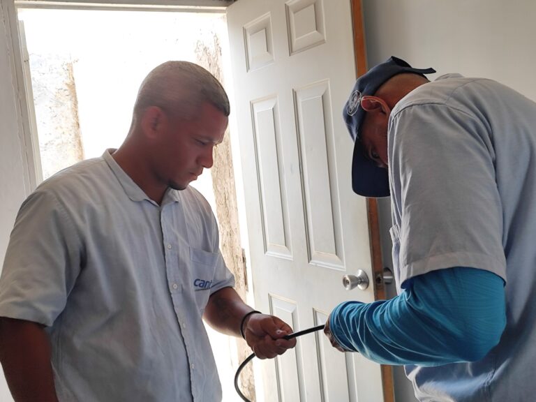 Fibra óptica llega a hogares del urbanismo Los Corales en La Guaira 3