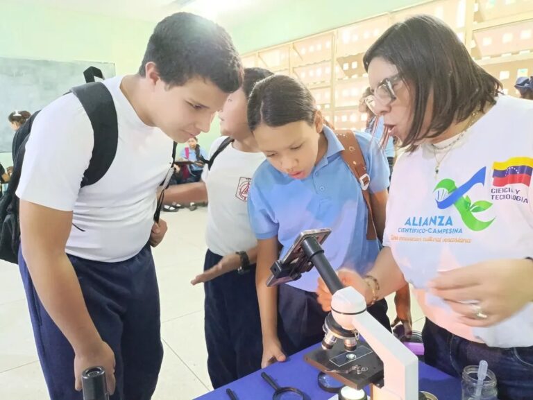 Robótica y astronomía protagonizan jornada de semilleros científicos en Trujillo