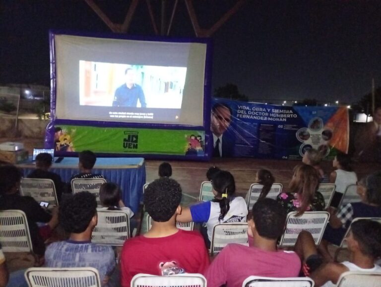 Comunidad falconiana disfruta del documental La Huella de Humberto Fernández Morán