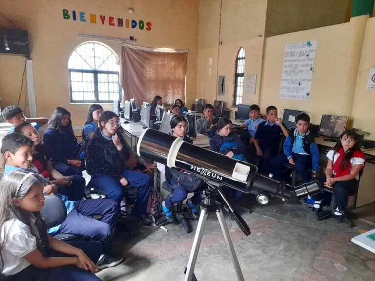 Ciencia para la salud, robótica y astronomía cautivaron a 133 estudiantes trujillanos