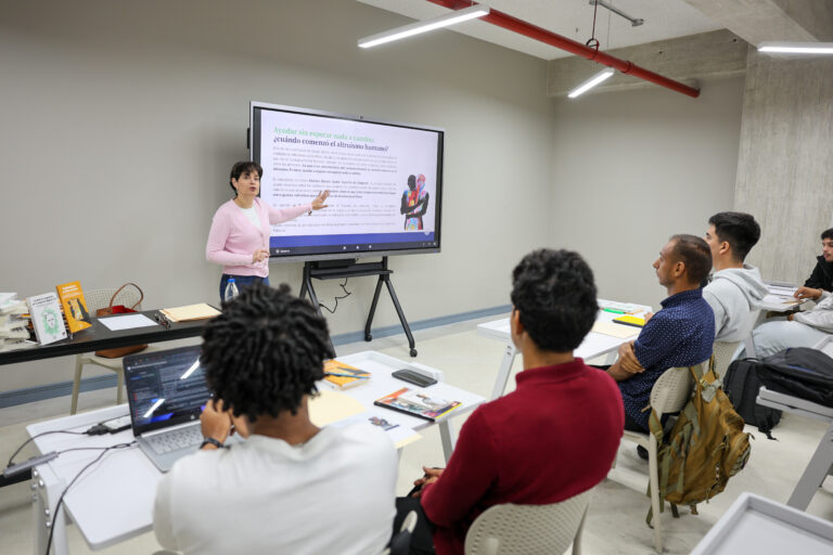Estudiantes de la UNC reflexionan sobre el valor del altruismo para el desarrollo de la ciencia y la tecnología