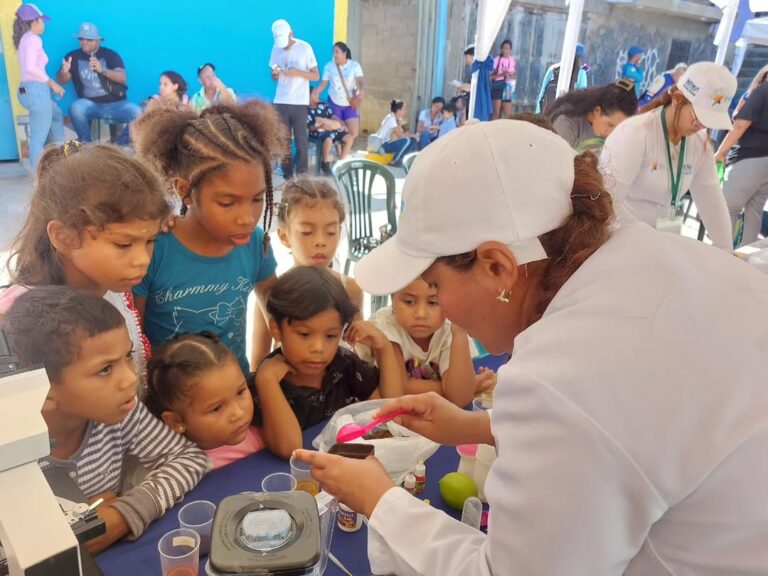Mincyt acompaña jornada Una Estrella de Mar en La Guaira