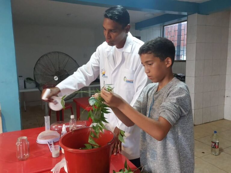 Productores de La Guaira se capacitan sobre uso y beneficios de biofertilizantes