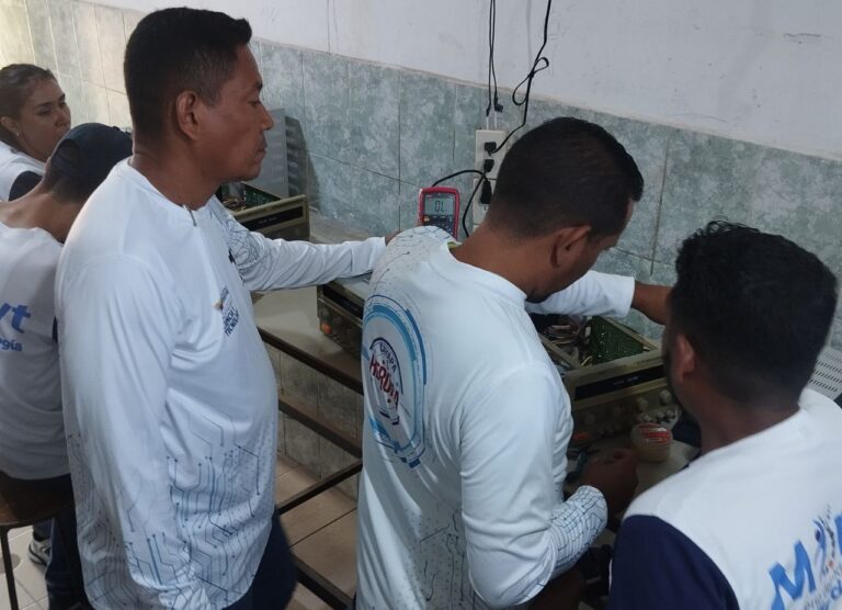 Plan Cayapa Heroica recupera equipos de la Unidad Educativa Fe y en Sucre