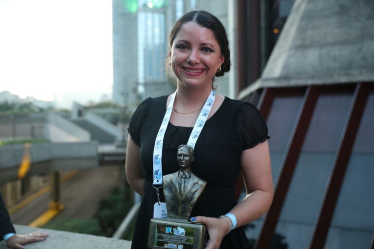 photo_4965449383998589894_y