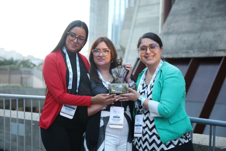 photo_4965449383998589905_y