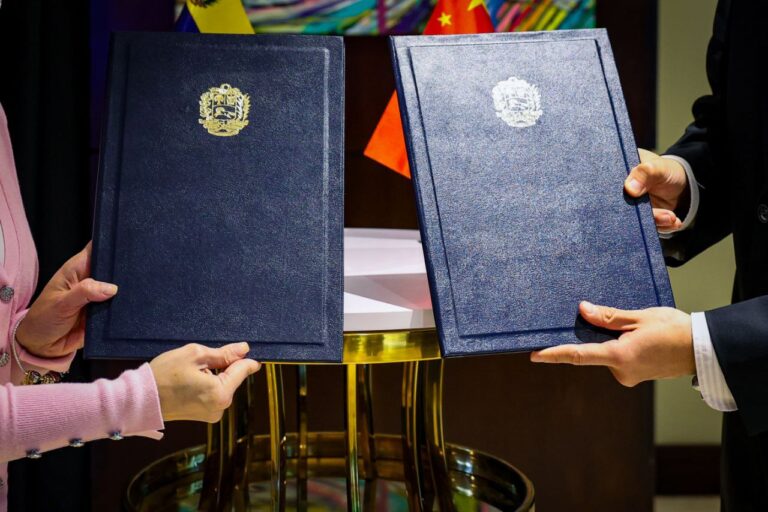 photo_4970280590846397213_y