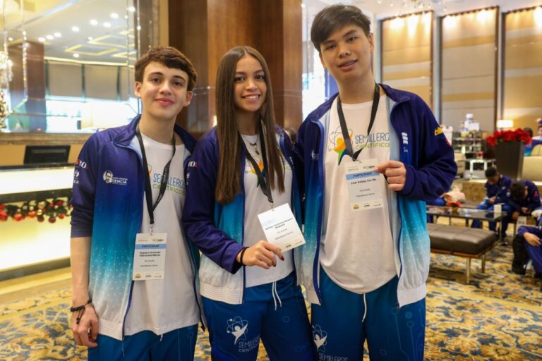 photo_4994790556160428813_y