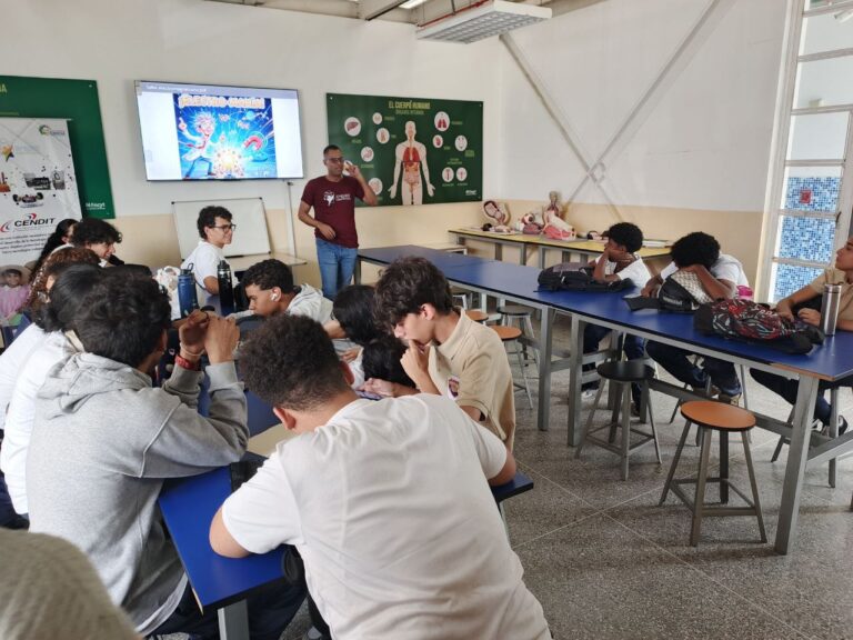 Fundación Cendit comparte conocimientos sobre telecomunicaciones para forjar relevo científico nacional