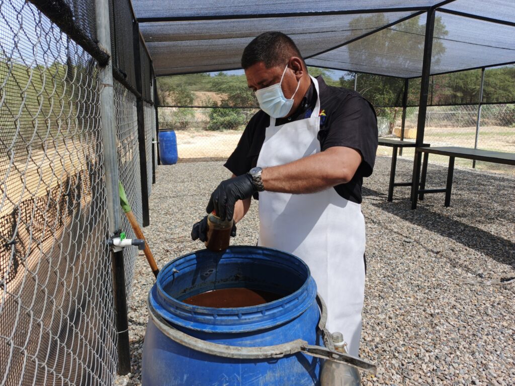 Inzit avanza en la producción de biol biofertilizante para mejorar cultivos y proteger el ambiente