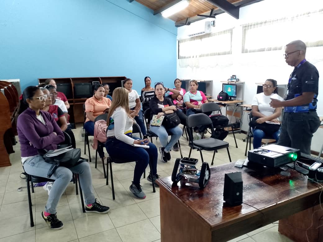 Monagas | Educadoras de Caripito participan en jornada formativa de robótica educativa