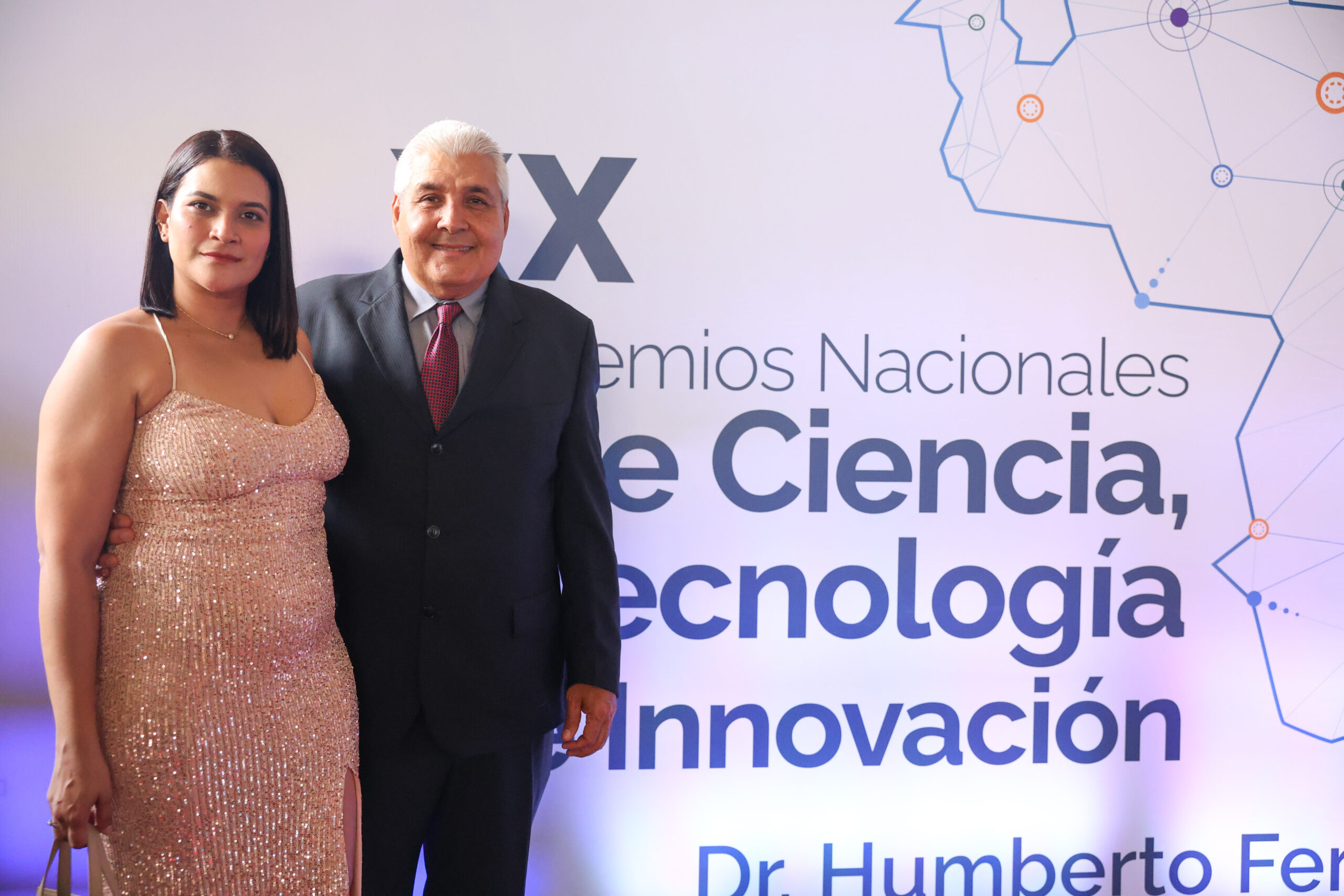 Ángel Fariña gana premio de divulgación científica por su contribución con la biodiversidad marina