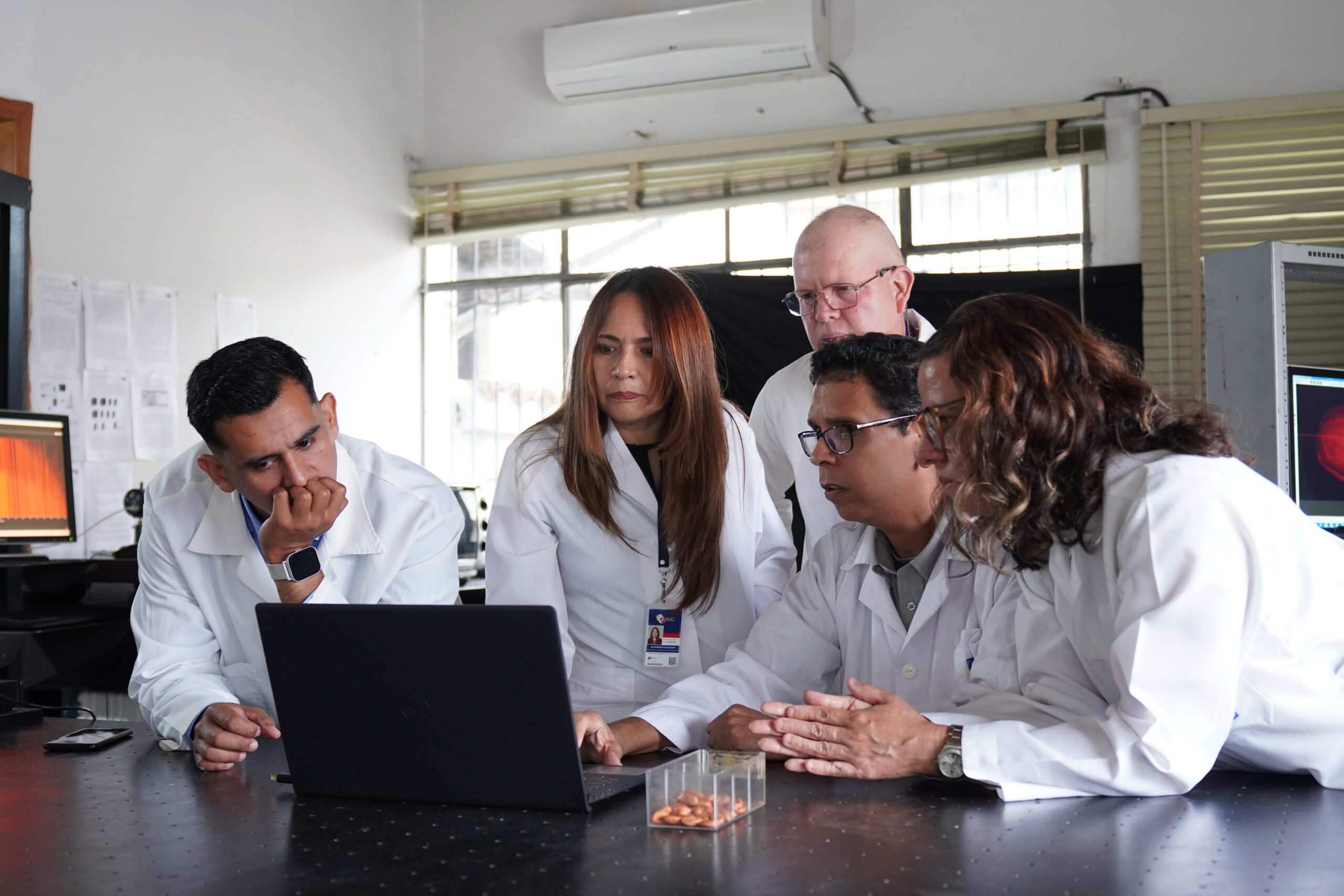 Venezuela desarrolla más de mil proyectos científicos