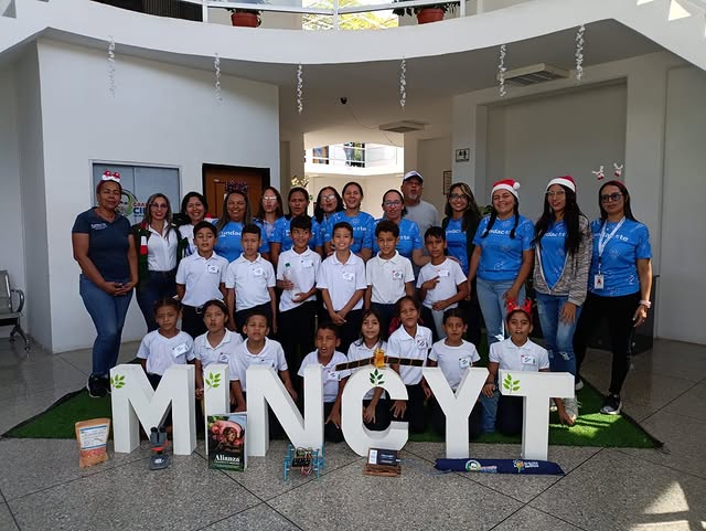 Estudiantes de la Escuela Hugo Rafael Chávez Frías en Yaracuy vivieron experiencia científica