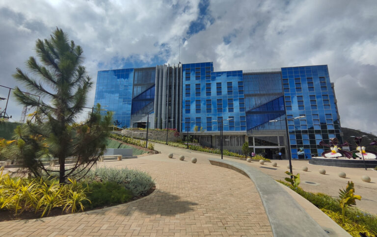 Universidad Nacional de las Ciencias Dr. Humberto Fernández-Morán cumple un año transformando el futuro