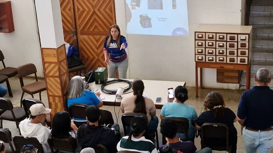 Mesas de Telecomunicaciones de Upata reciben taller sobre plan de modernización de Cantv