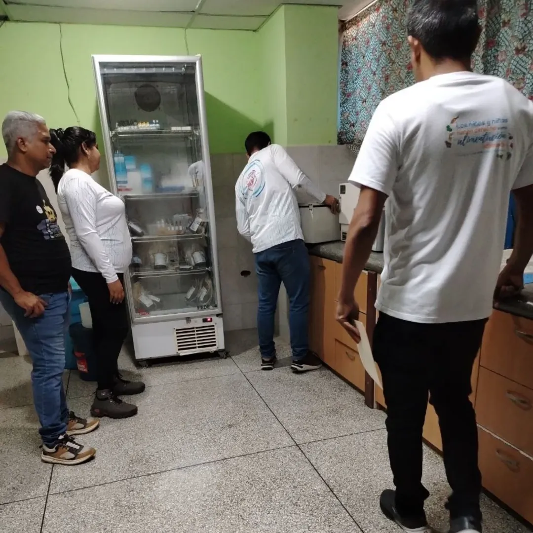 Brigadistas de Cayapa Heroica rehabilitan centrífuga del Banco de Sangre en hospital de Güiria