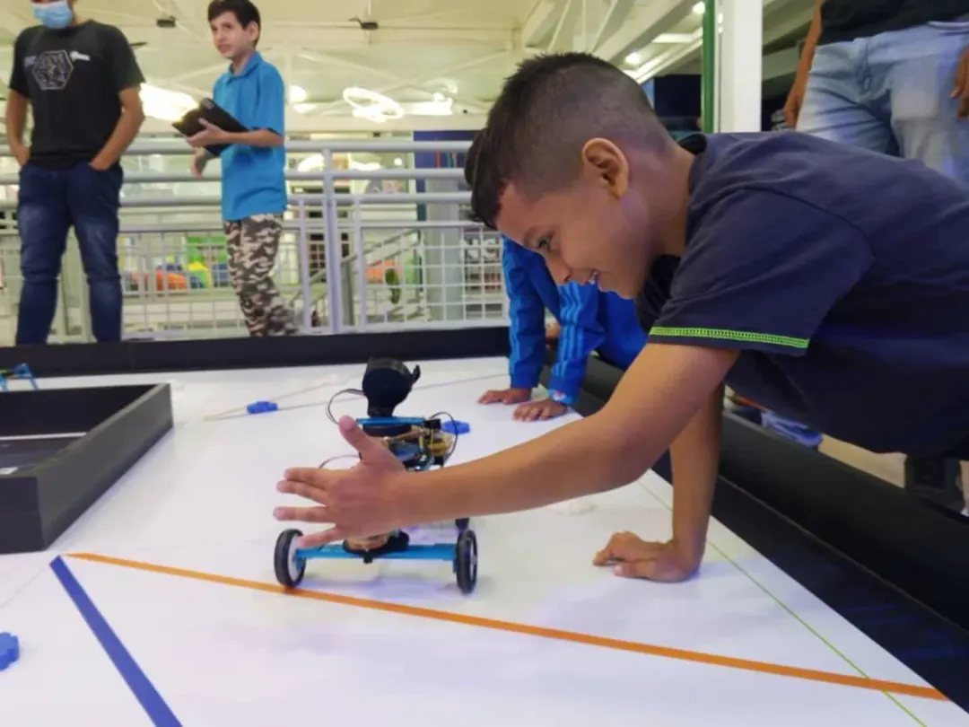 Taller de robótica cautivó a niños, niñas y jóvenes de Aragua