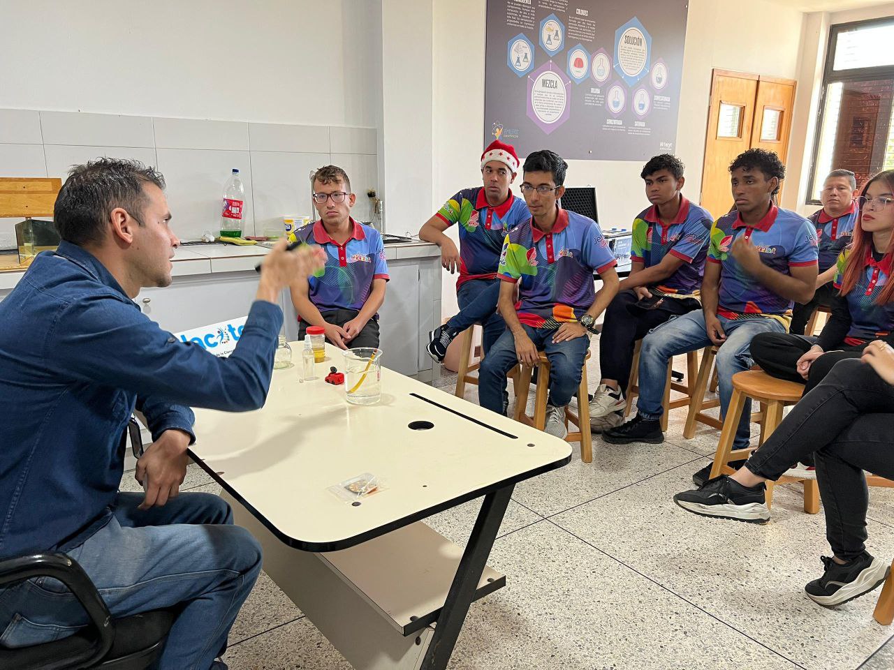 Personal del Mucyt Mérida participa en conversatorio sobre contenidos científicos