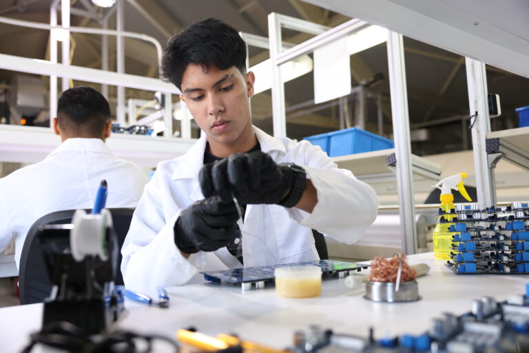 Programa Nacional Semilleros Científicos activa Agenda Pequeños Ingenieros en todo el país