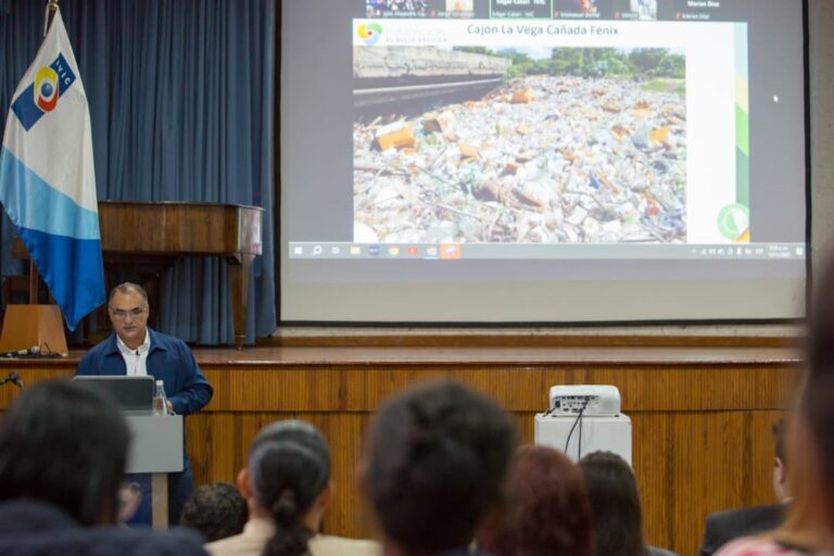 Pre Escuela de macromoléculas abordó el tema del reciclaje de plástico y la Economía Circular