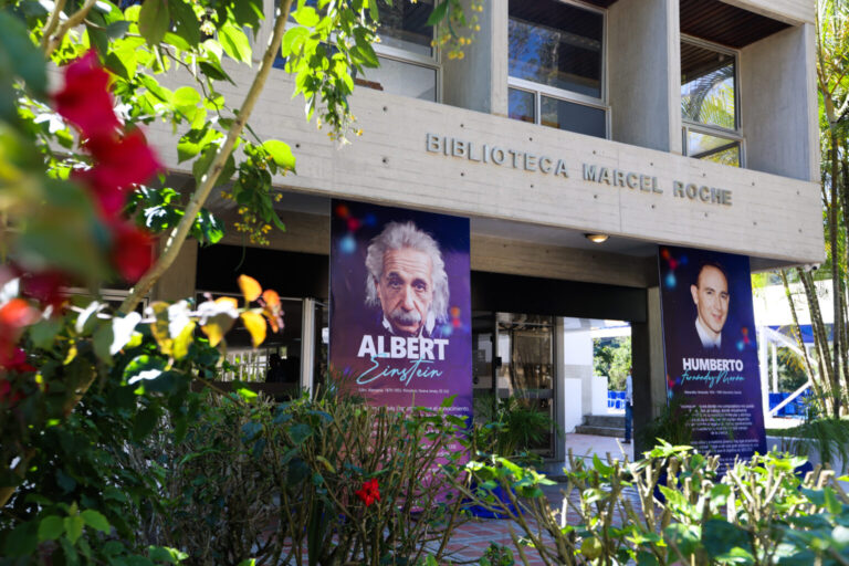 Presidente Maduro encabeza acto del primer aniversario de la Universidad Nacional de las Ciencias