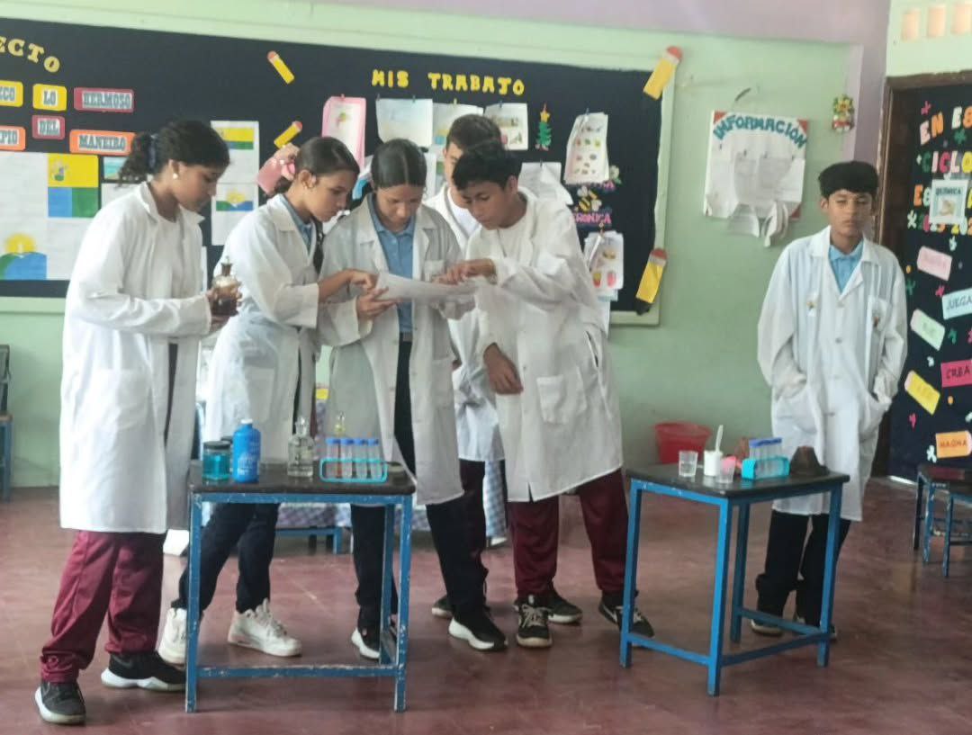 Nueva Esparta | Estudiantes de Antolín del Campo conocen las ciencias con módulos interactivos