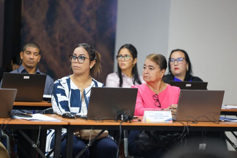 photo_5006281028196305700_y