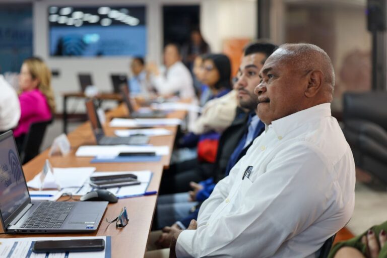 photo_5006281028196305703_y