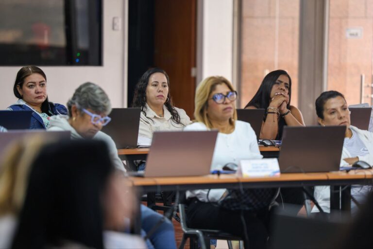 photo_5006281028196305706_y