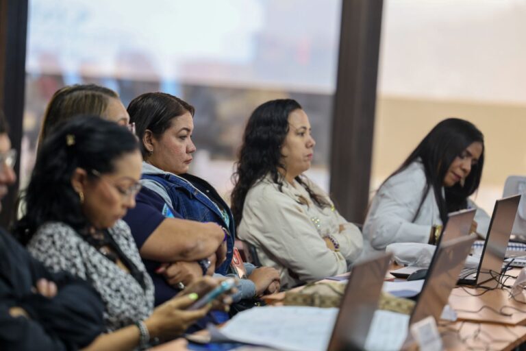 photo_5006281028196305708_y