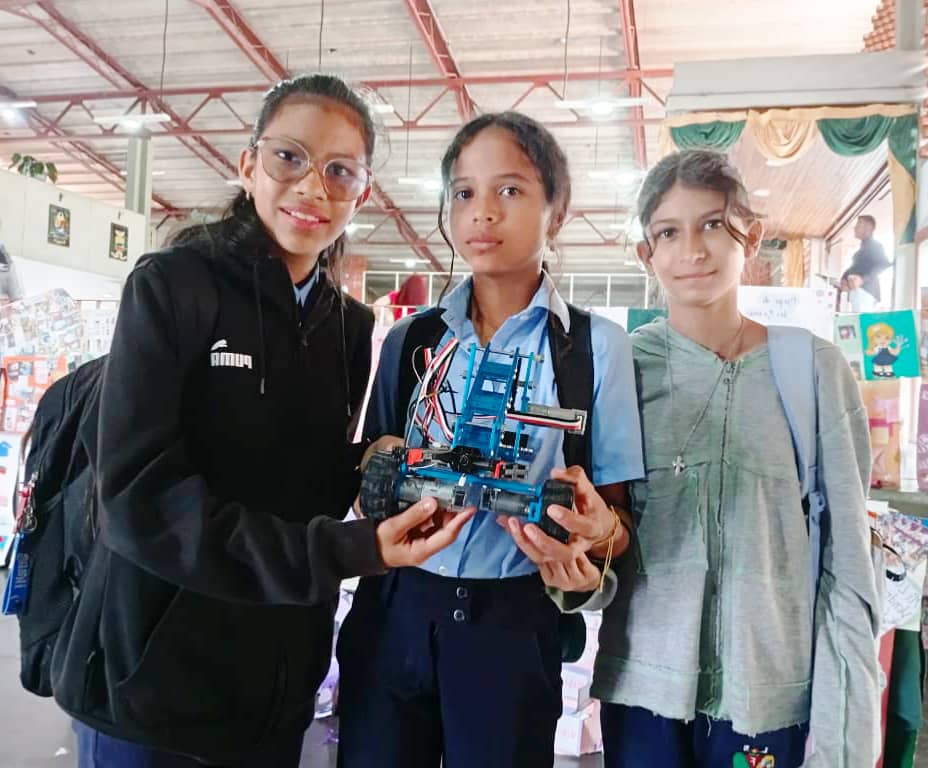 Fundación Infocentro lleva la robótica educativa a estudiantes de Mérida