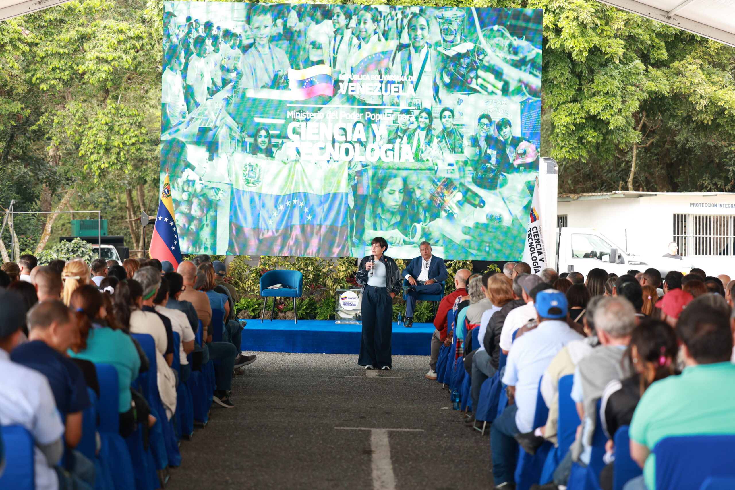 Ministra Gabriela Jiménez insta a trabajadores del IVIC a defender la patria desde el conocimiento