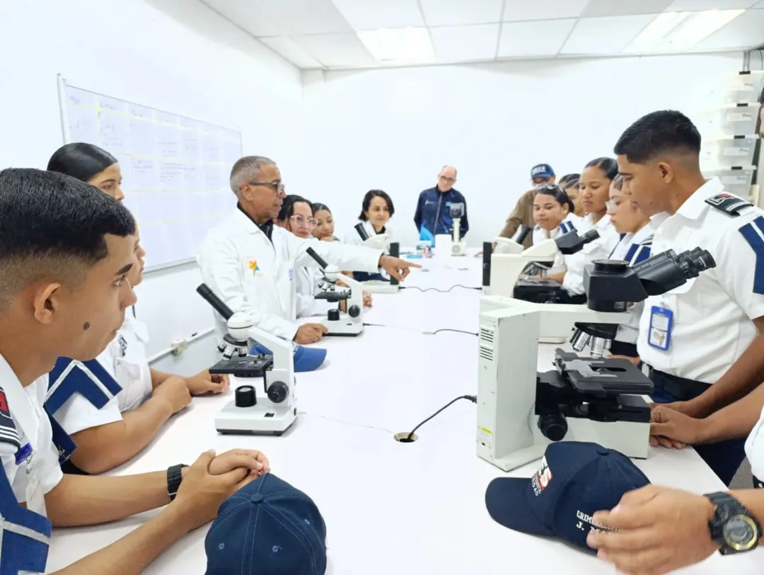 Zulia | Mincyt forma a estudiantes de la UNES sobre microscopía