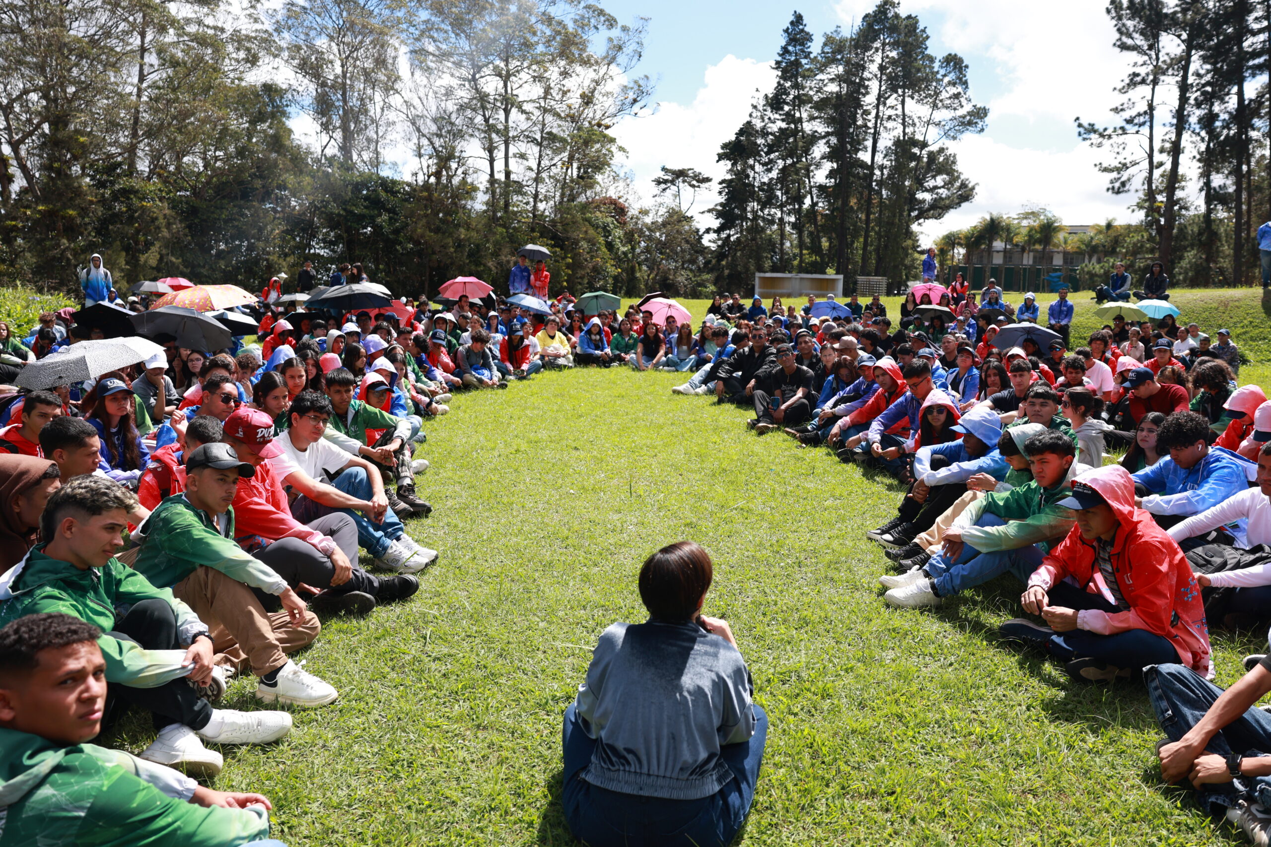 Rectora Gabriela Jiménez Ramírez ratifica compromiso de la Universidad Nacional de las Ciencias con la paz y el desarrollo