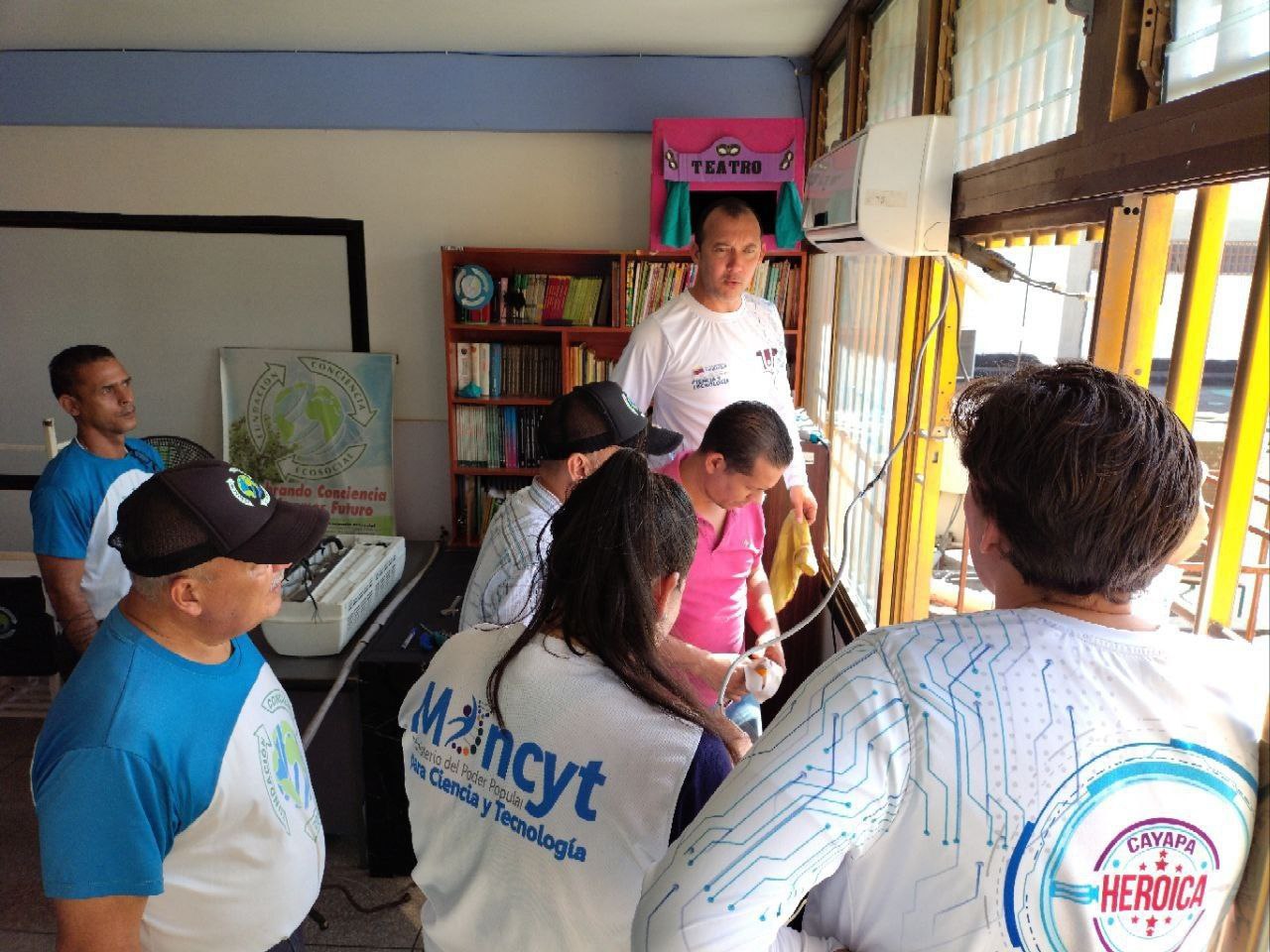 Cayapa Heroica instala aires acondicionados en la Fundación Conciencia Ecosocial de Cumaná