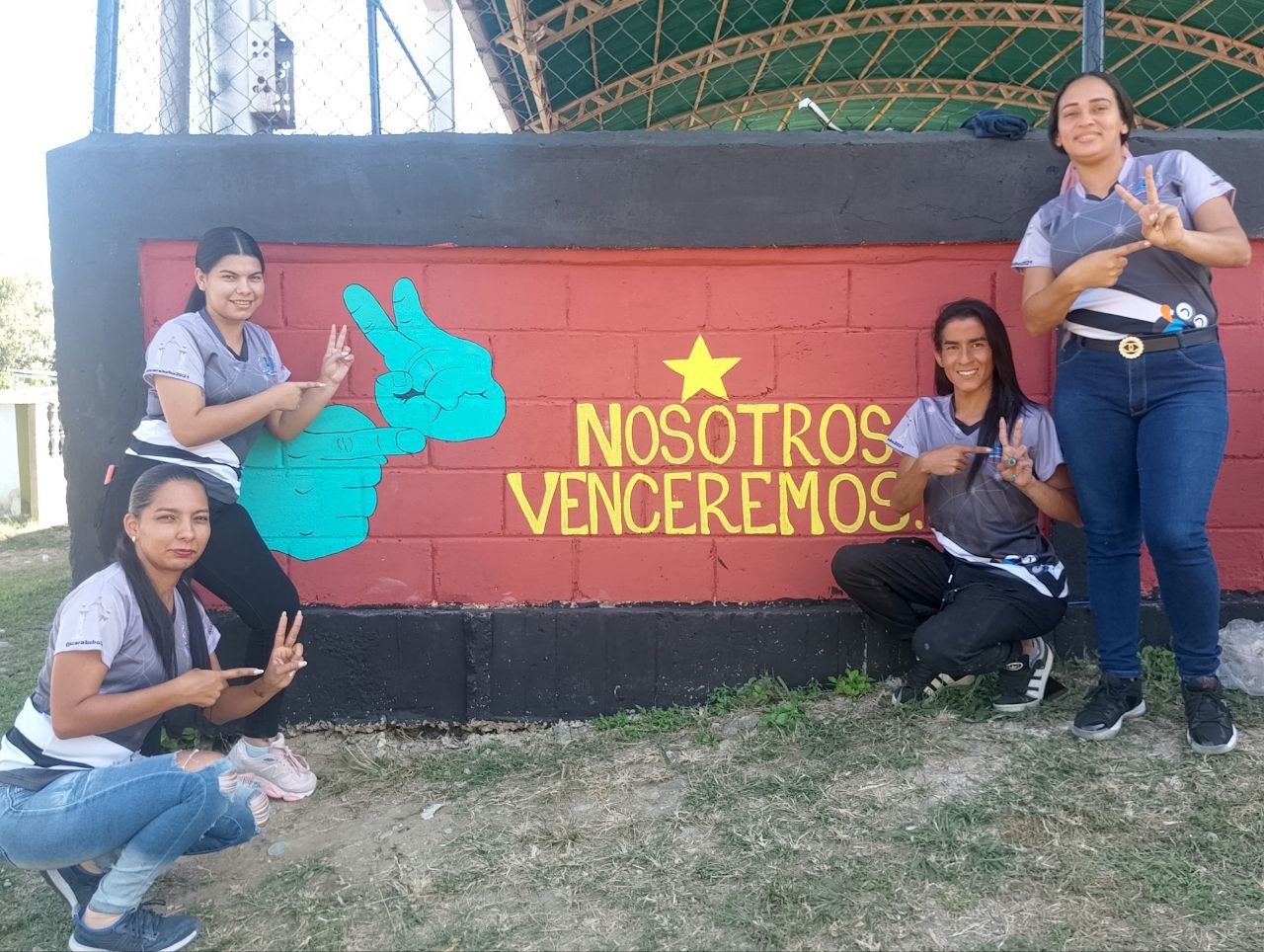 Carabobo | Trabajadores de Infocentro realizan mural contra la agresión militar de EEUU
