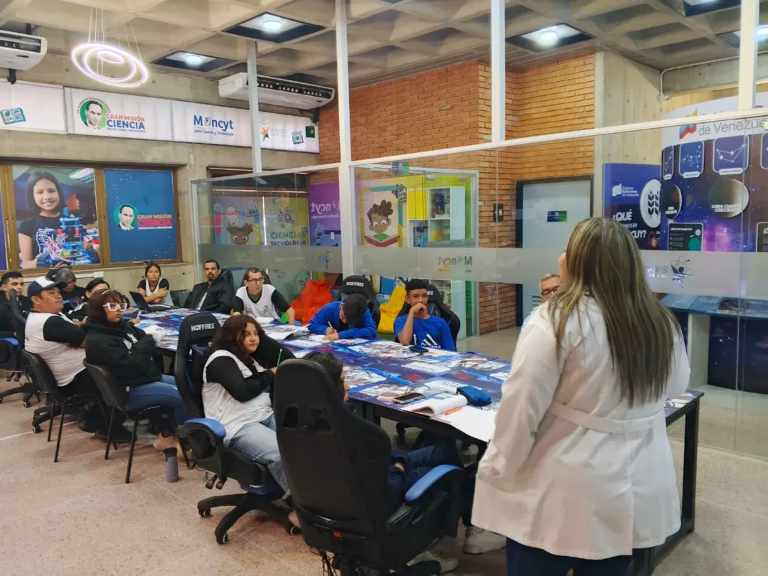 Imparten formación en astronomía para docentes y estudiantes en Yaracuy