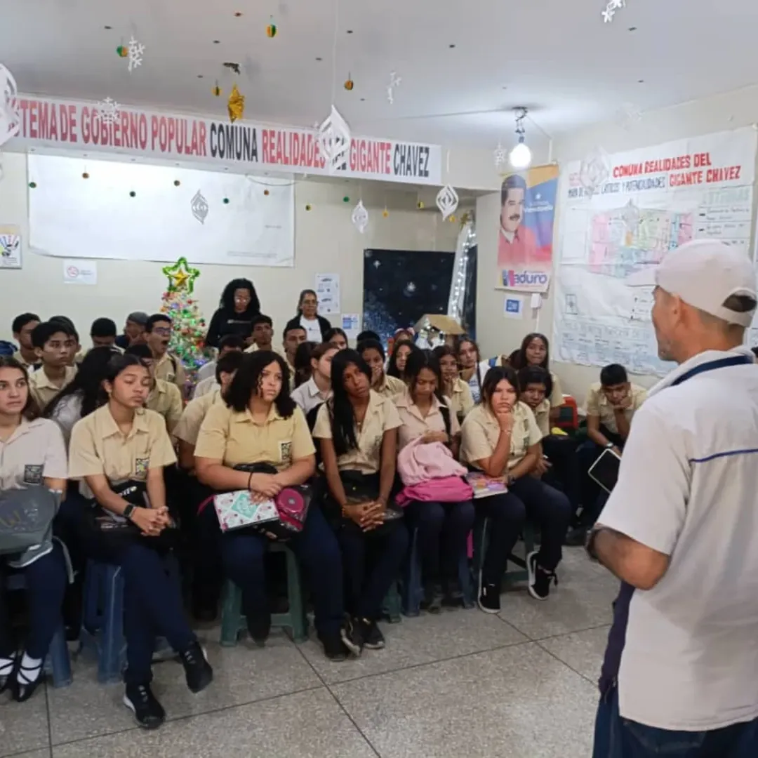 Jóvenes aragüeños se forman en robótica e inteligencia artificial
