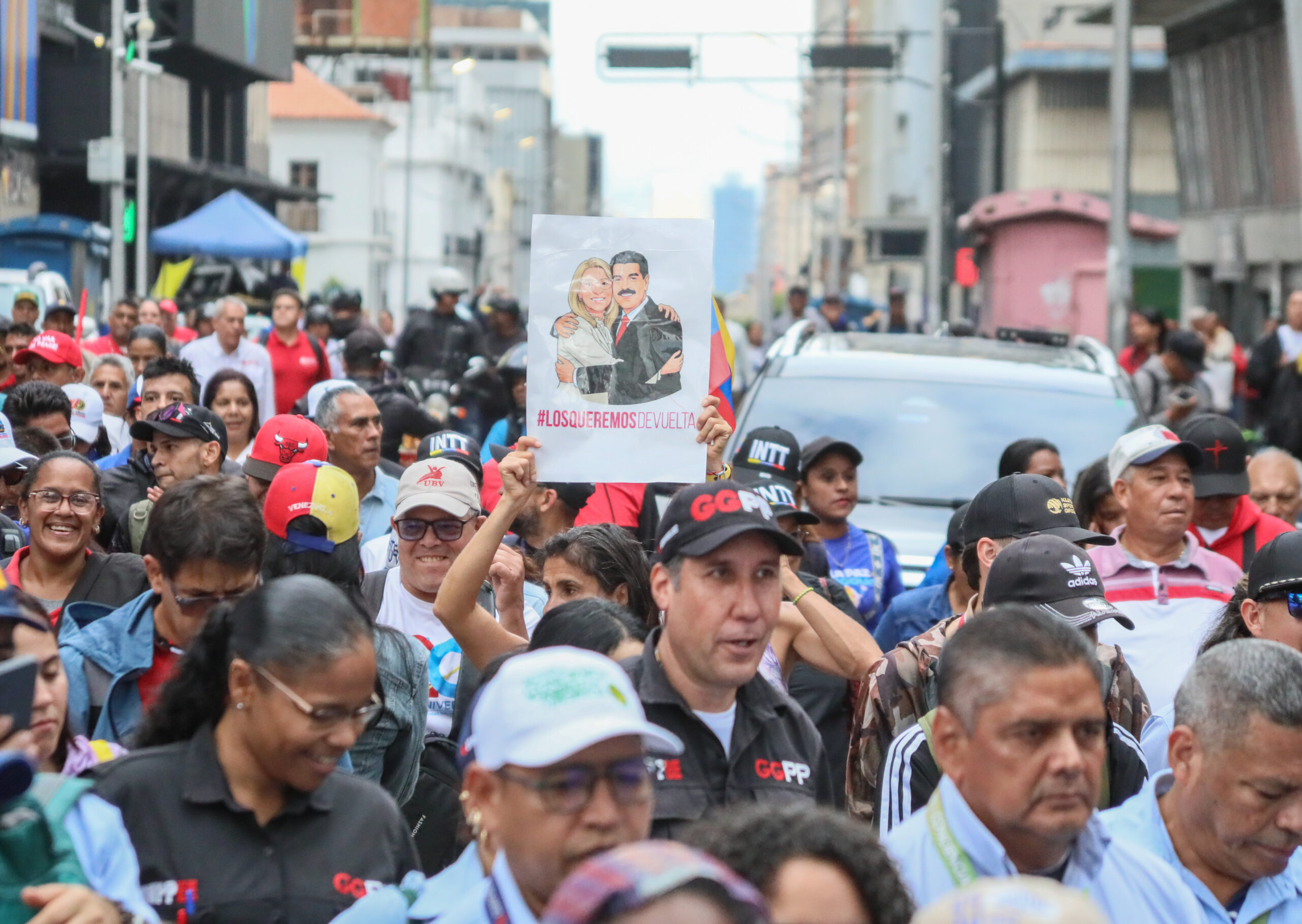 Fuerza trabajadora toma Caracas exigiendo liberación de Nicolás Maduro y Cilia Flores