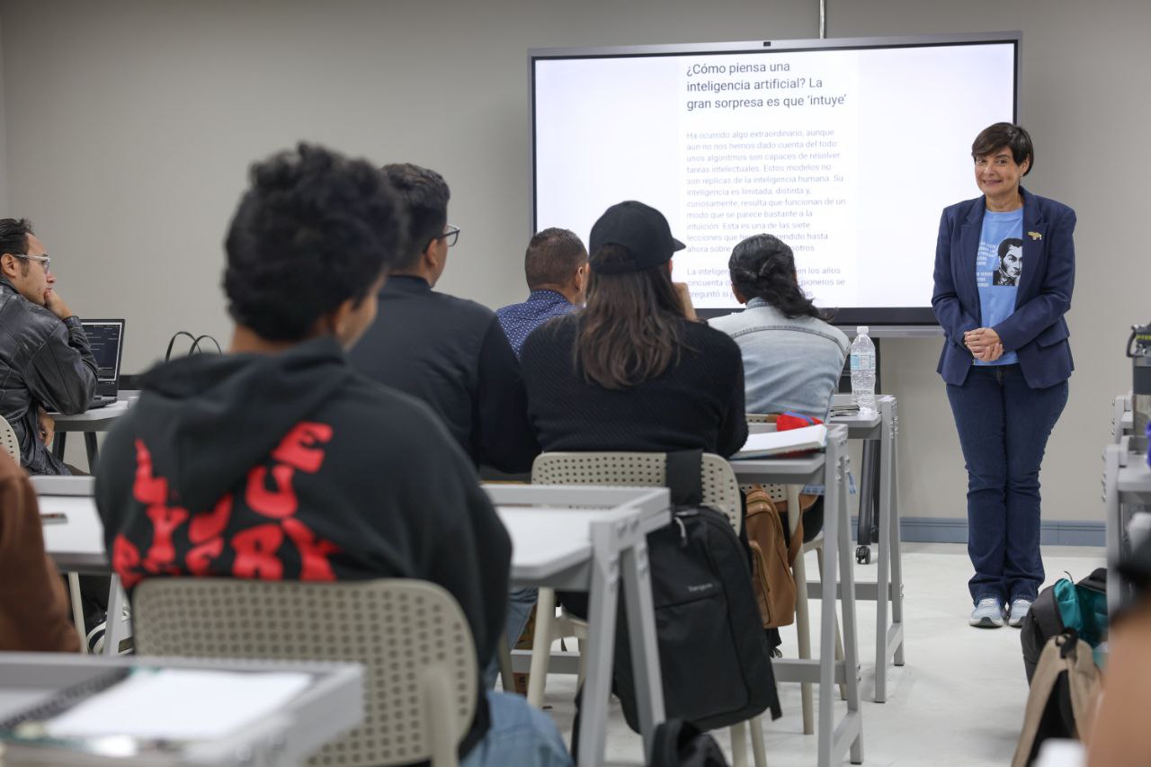 Rectora de la Universidad Nacional de las Ciencias Dr. Humberto Fernández-Morán destaca formación ética en IA para el bienestar de los pueblos