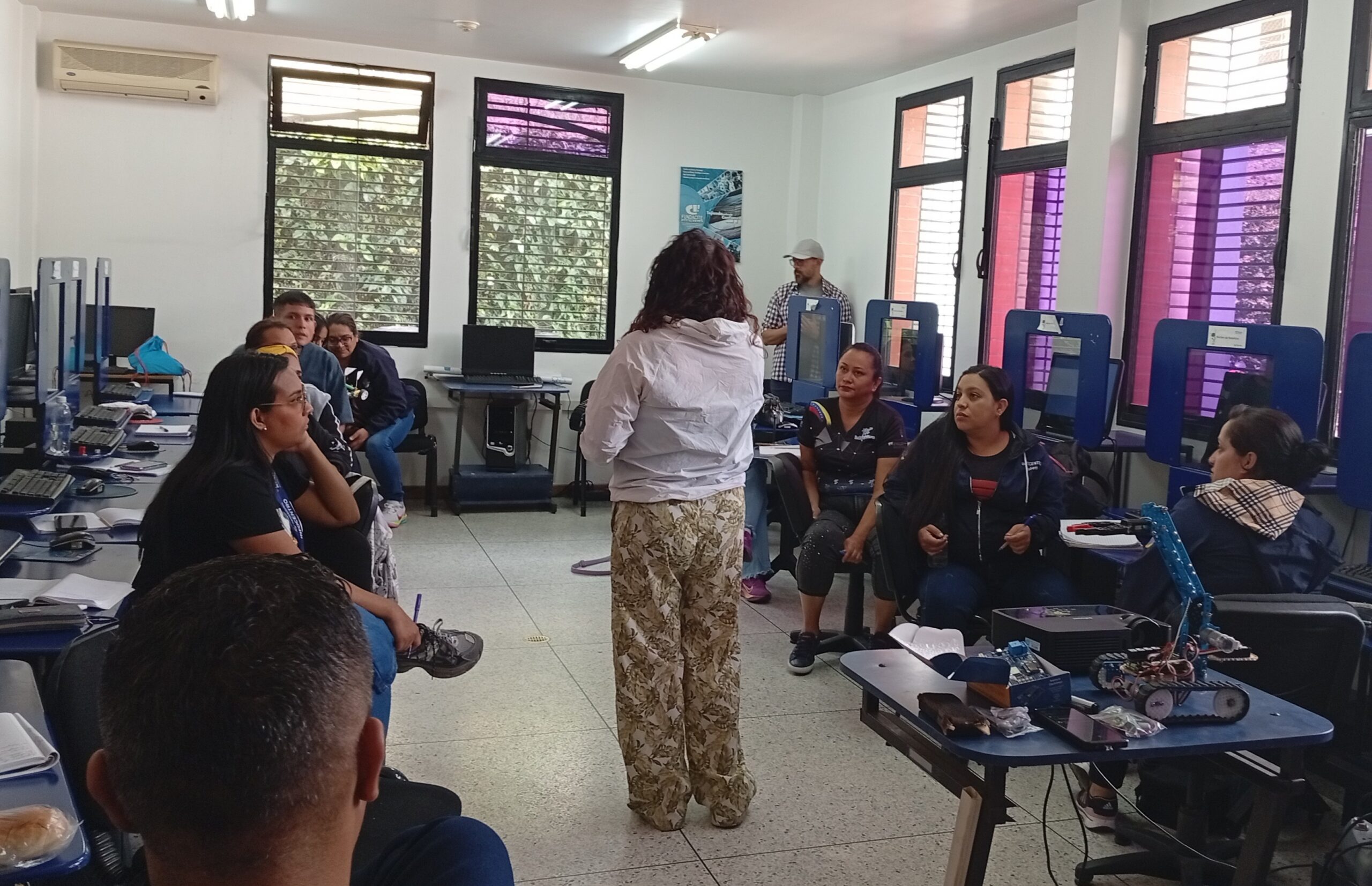 Mérida | Facilitadores de Infocentro fortalecen competencias en robótica educativa