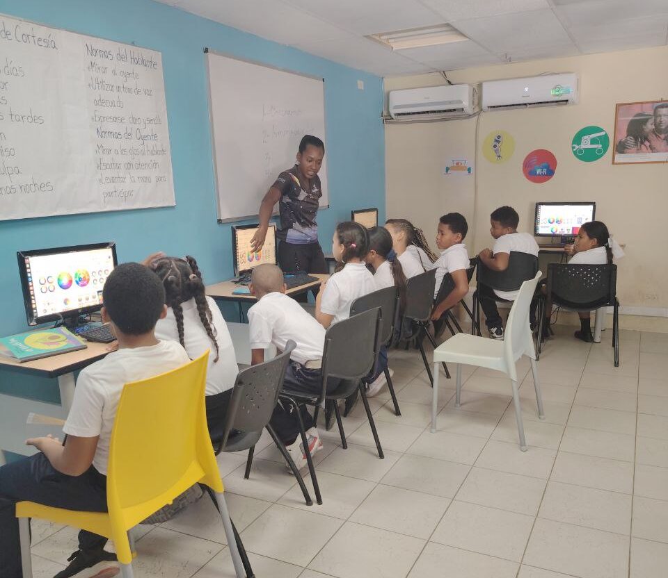 La Guaira | Infocentro fomenta creatividad infantil con taller de color en Chuspa