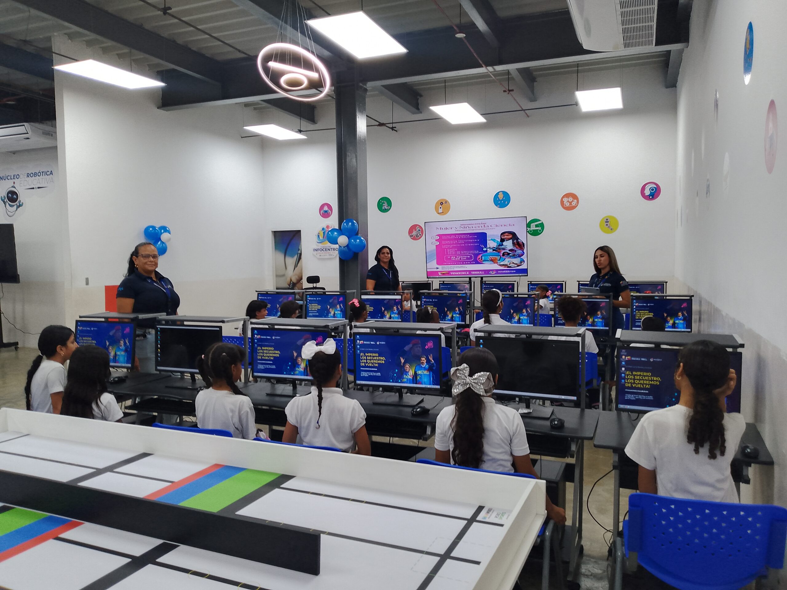 Infocentro promueve software libre en niñas guaireñas