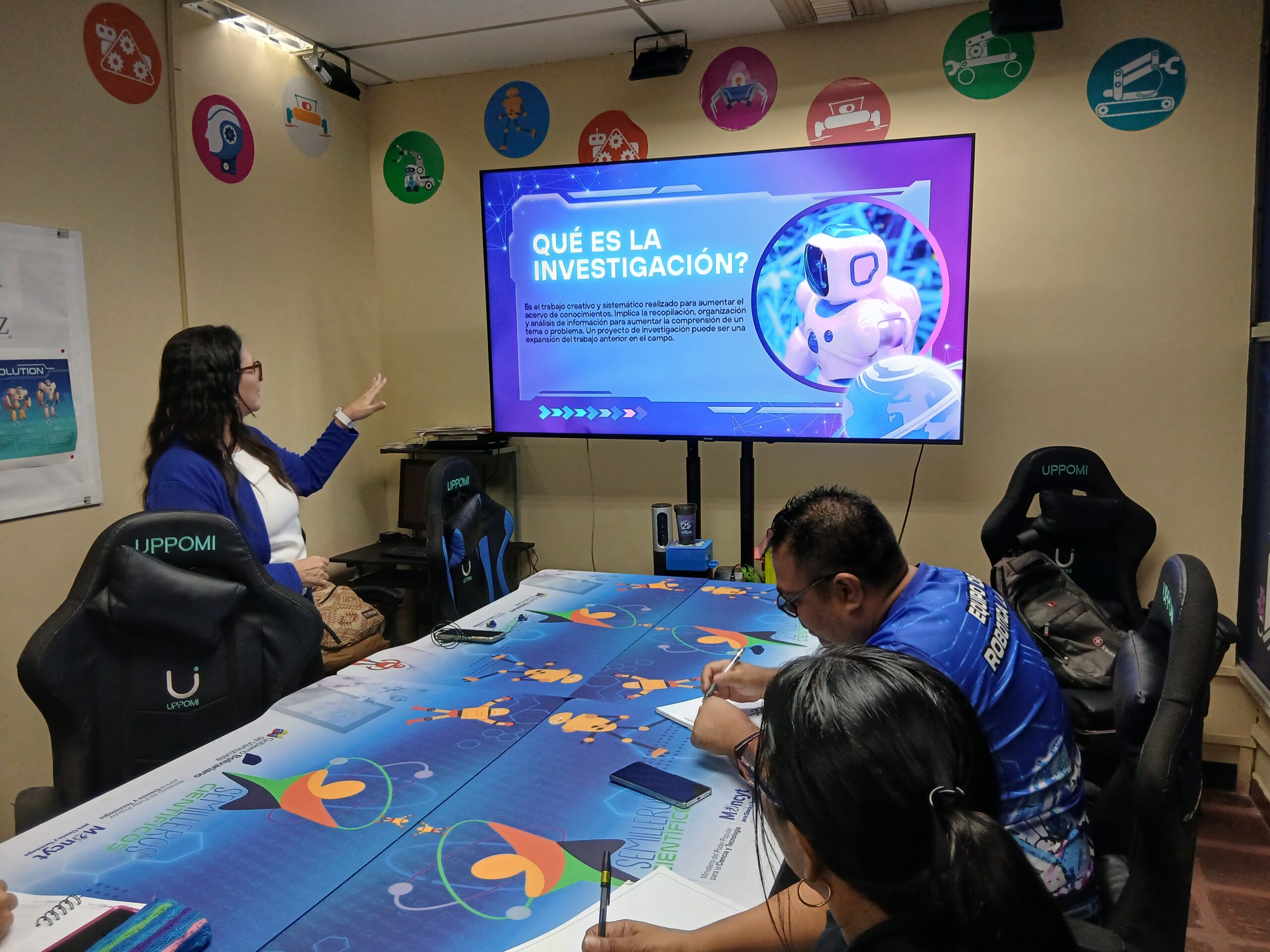 Equipo de Infocentro potencia conocimientos en investigación científica