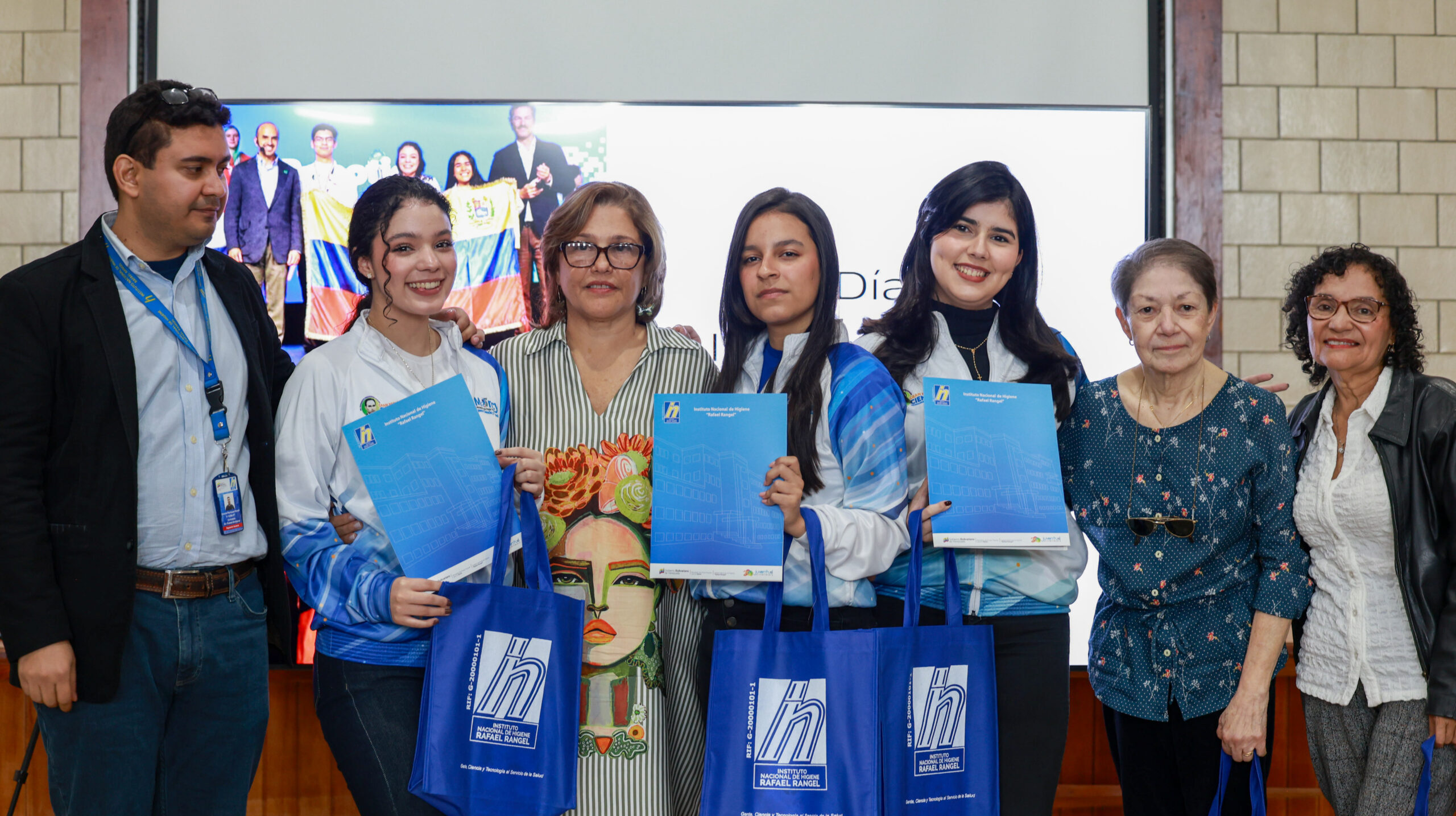 Jóvenes destacadas del Semillero Científico comparten experiencias con investigadoras de gran trayectoria nacional