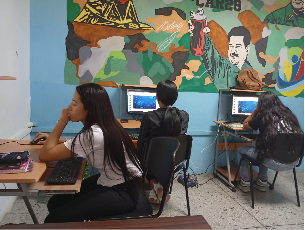 Carabobo | Mujeres de Naguanagua inician formación tecnológica con Canaima 8.3